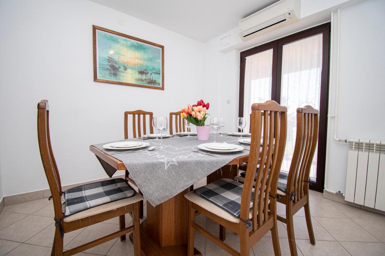Holiday Apartment 50M From The Beach 프예스차나 우발라 외부 사진