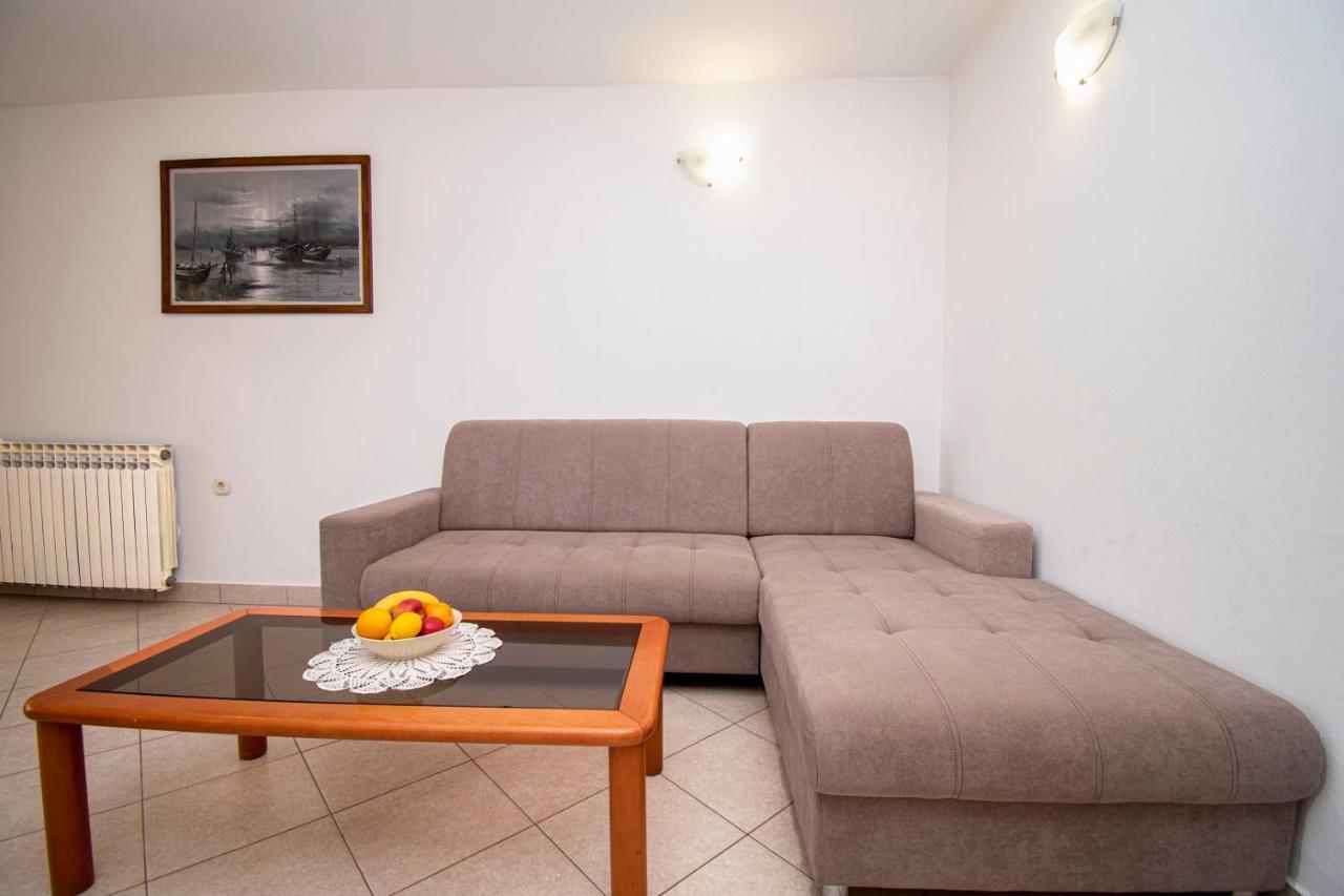 Holiday Apartment 50M From The Beach 프예스차나 우발라 외부 사진